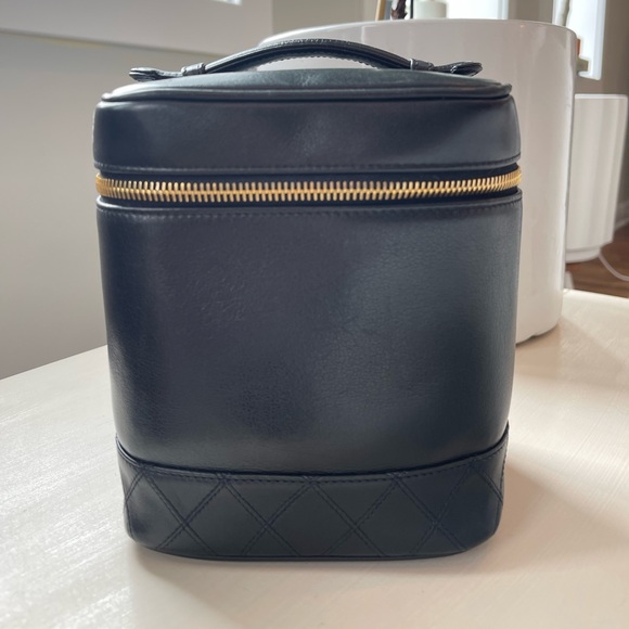 CHANEL Black Lambskin Cosmetic Vanity Case with Gold Hardware - Picture 5 of 16